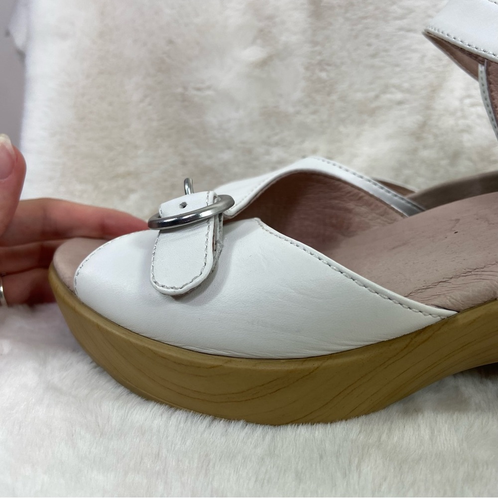 Dansko White June Leather Sandal size 39/8.5/9. - Picture 10 of 15